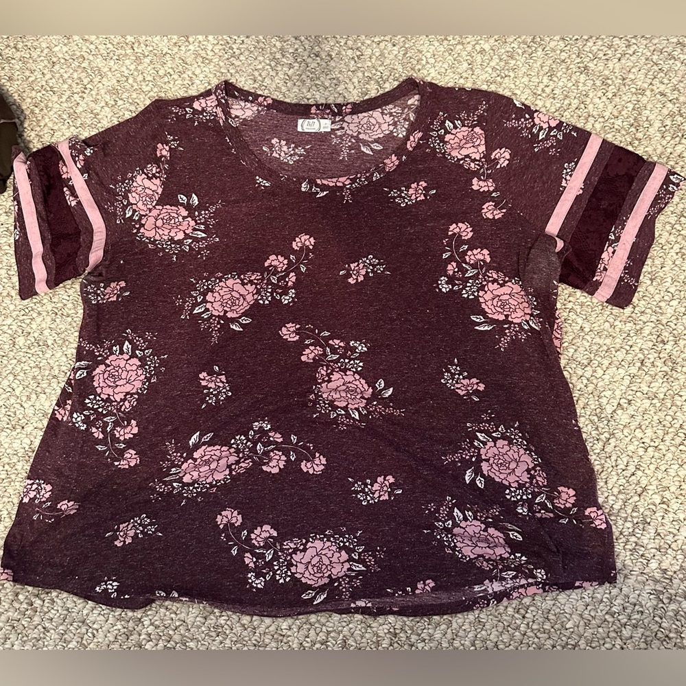 Maurice’s mauve floral T-shirt size 2